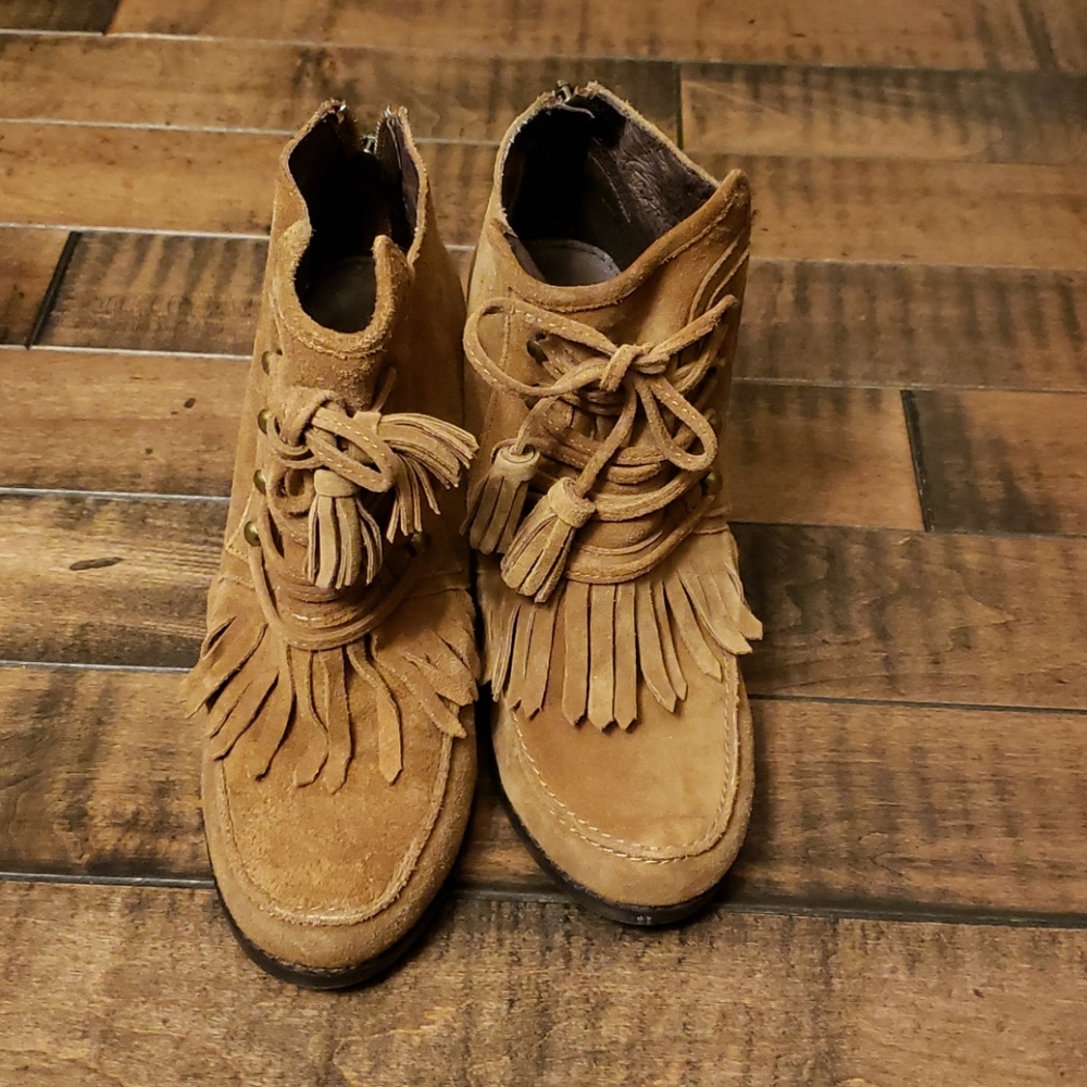 Pegabo suede heeled booties. Size 37